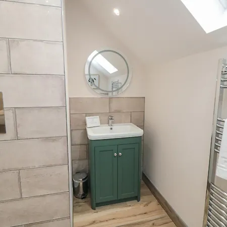 The Mill House ת'ירסק